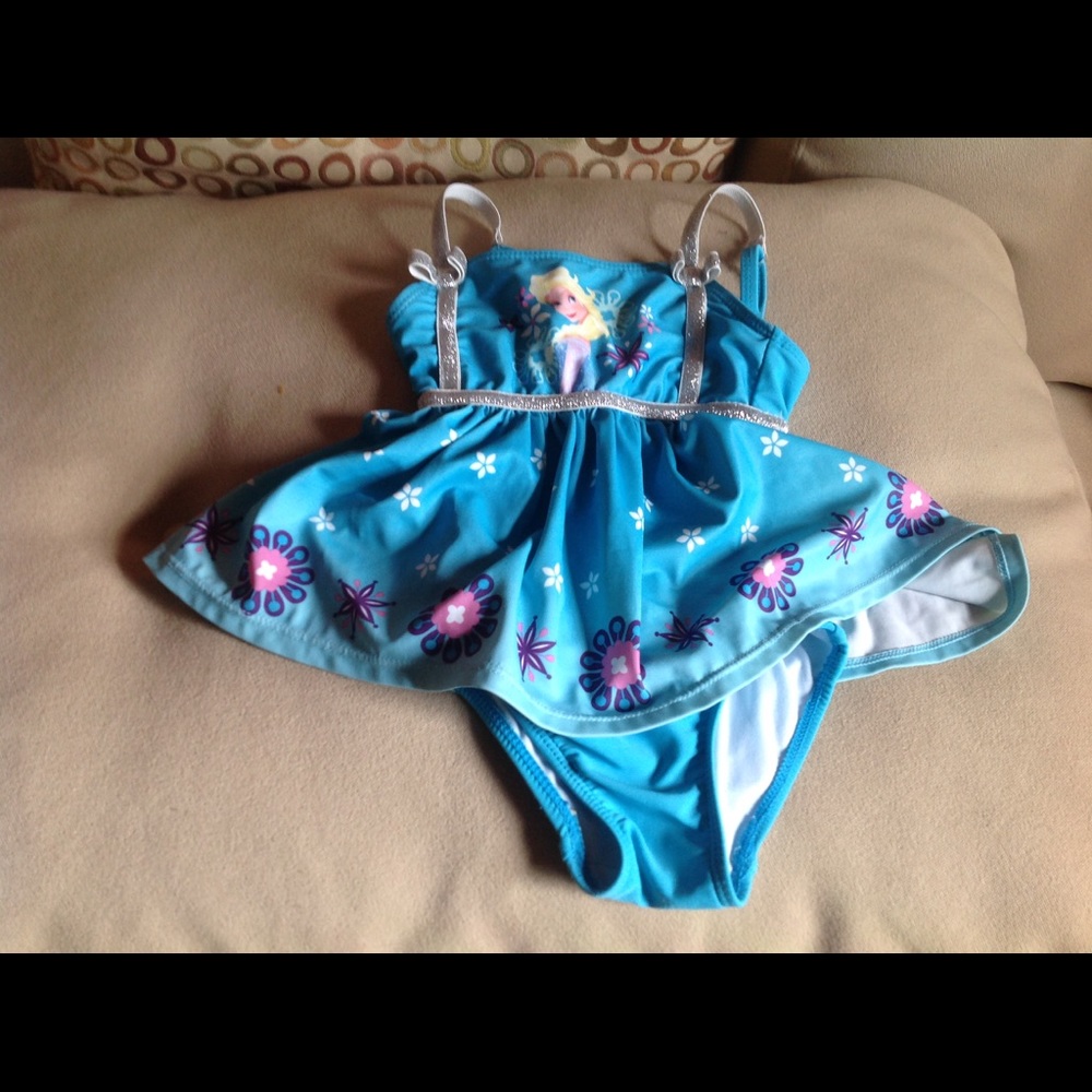 Swimming suit frozen size 3T disney store 👙🏊‍♀️